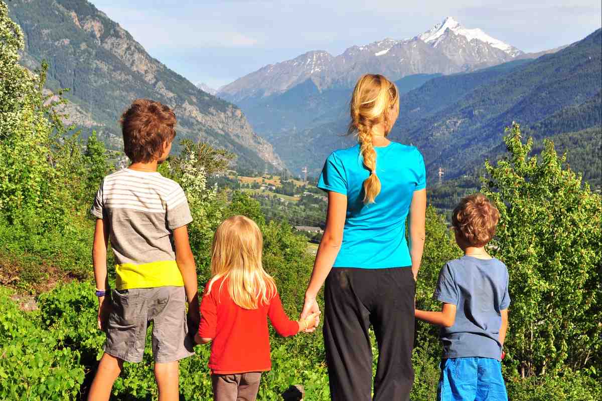 Famiglia in montagna