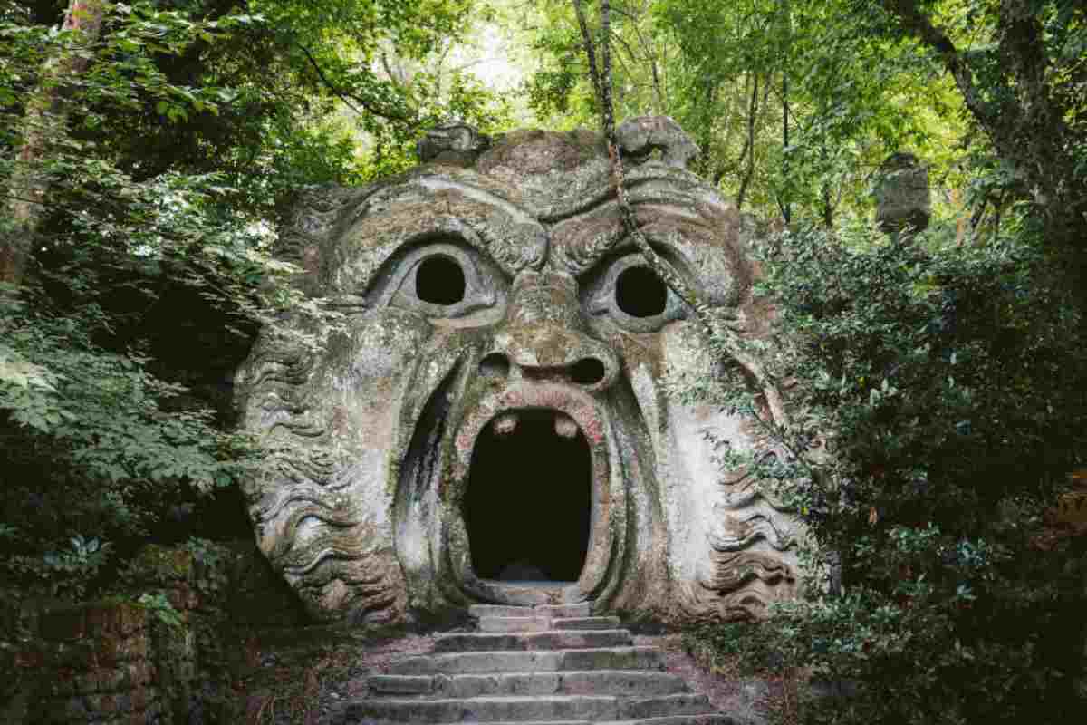 il parco dei mostri si trova a bomarzo