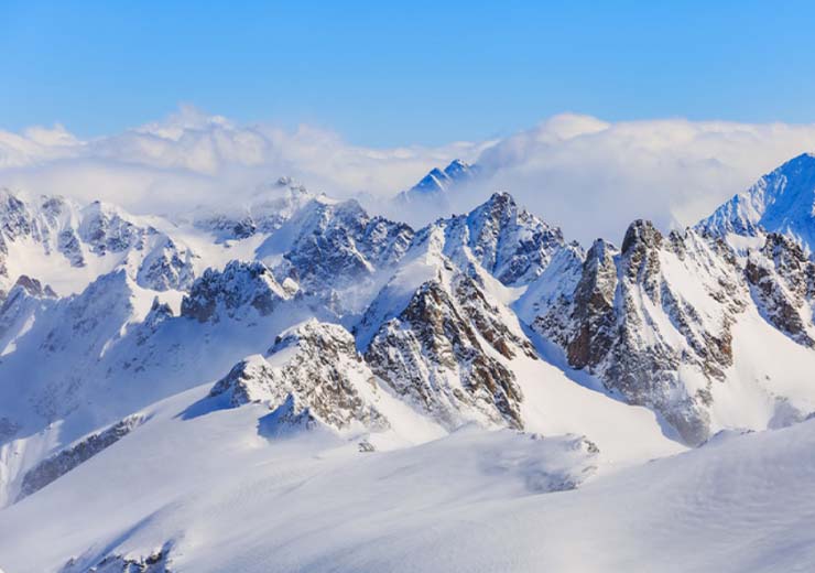 Montagne innevate e paesaggi stupendi