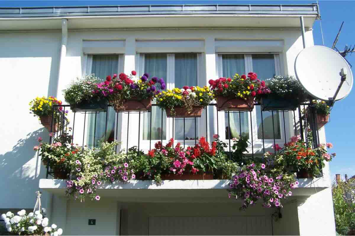 Balcone per le feste natalizie: come arredarlo