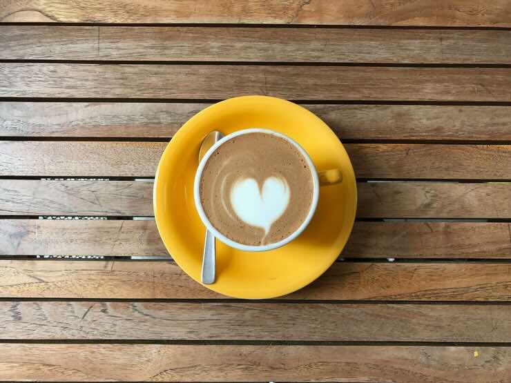 Latte nel caffè: i pericoli per la salute