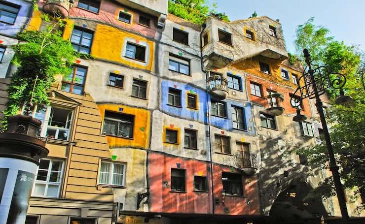 Hundertwasserhaus e la natura circostante