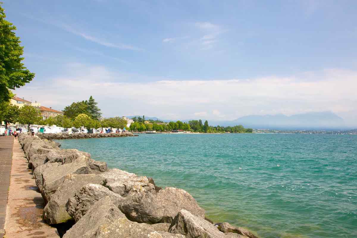 Lago italiano pieno di bombe