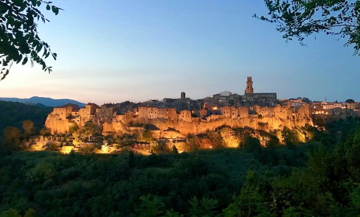 Pitigliano di notte