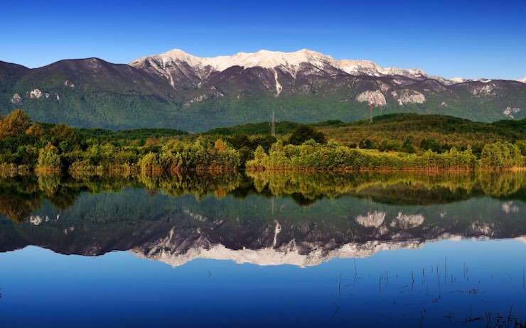 Montagne e lago del Velebit