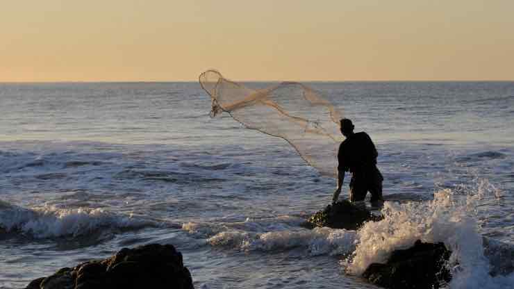 Pescatore con rete