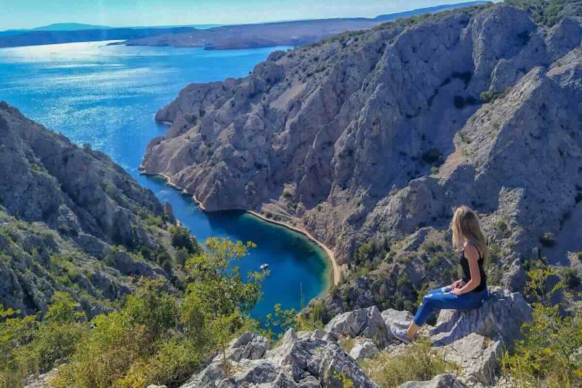 Ragazza al parco del Velebit