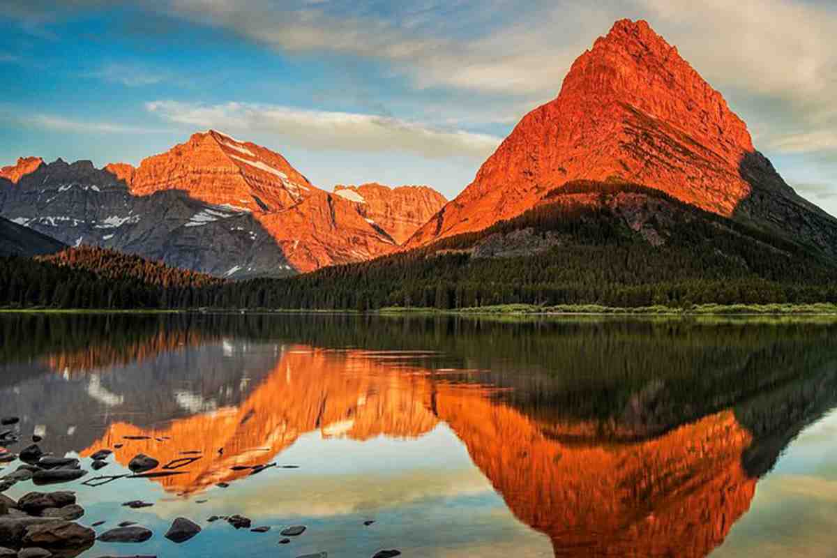 Lago sassi colorati