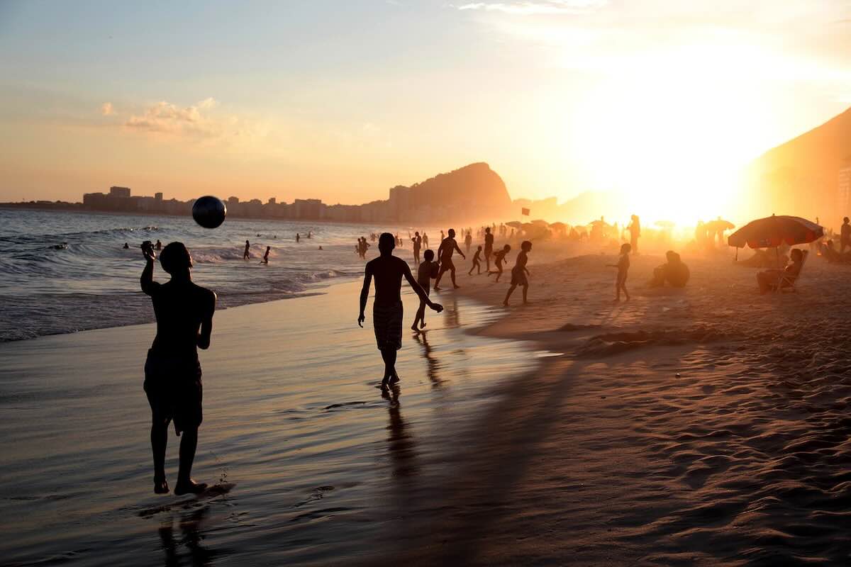 Persone in spiaggia a Rio de Janeiro